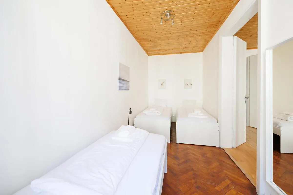Wohnung Mit 9 Schlafplaetze #2 Vienna 0*,  Austria